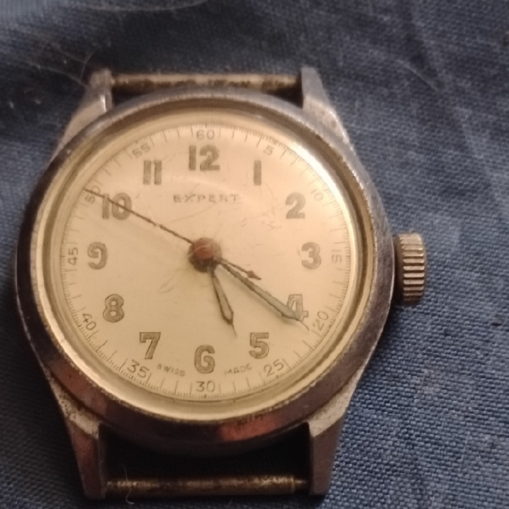 Vintage Silver and Cream Expert Watch Aluminum Cases
